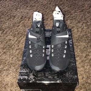 LeBron 14 Limited Edition Basketball shoes